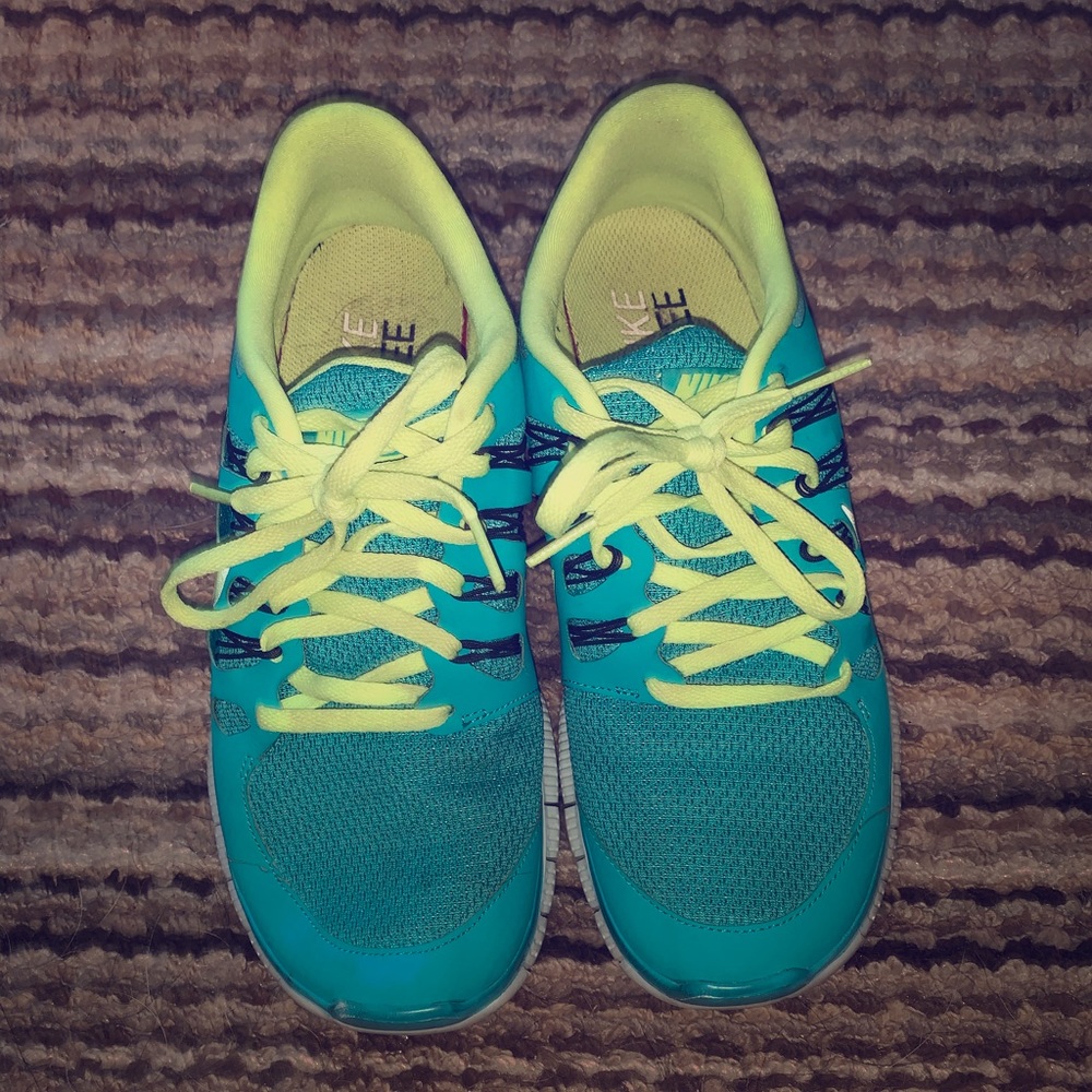Nike Free Run Tennis Shoes